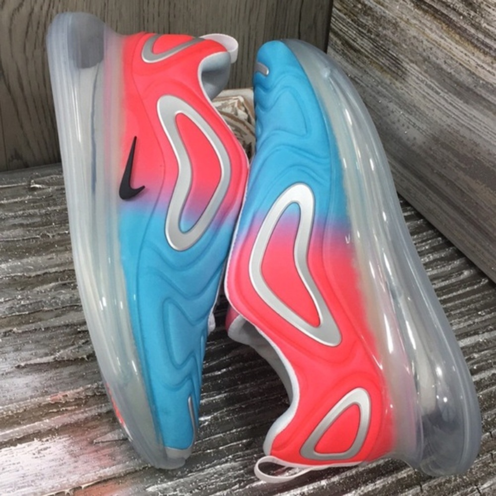• Not available NIKE W AIR MAX 720 lawa glow/black